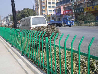 護欄網(wǎng)在風(fēng)吹日曬下的耐久性提升和維護措施